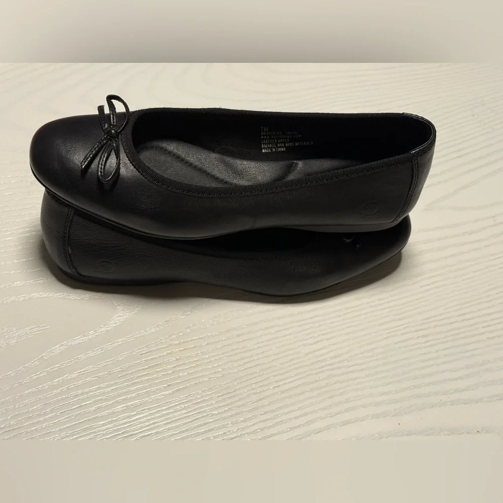Born Women's Classic Black Leather Flats - Picture 7 of 7